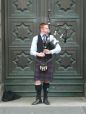 bagpiper1_edinburgh